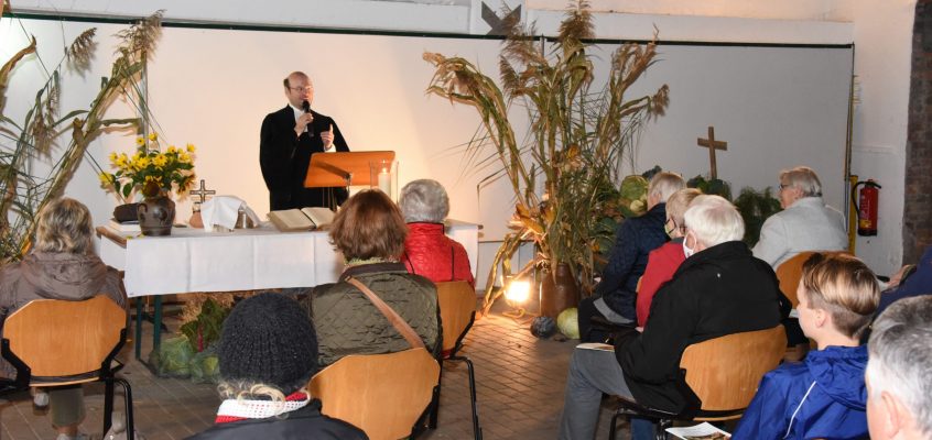 Erntedank-Gottesdienst in der Scheune am Mittmachmuseum in Everswinkel